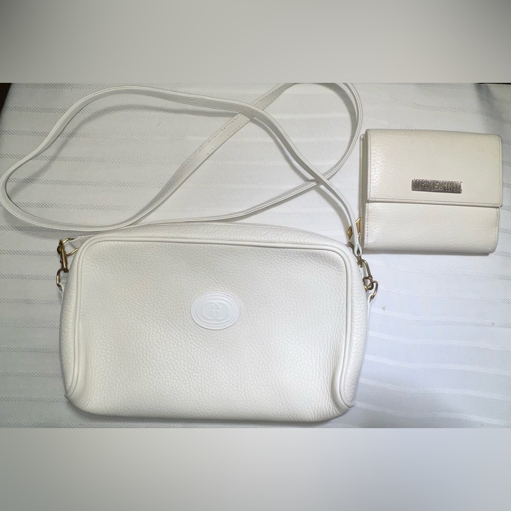 Preloved Vintage Gucci Crossbody with wallet in Winter White/Cream.